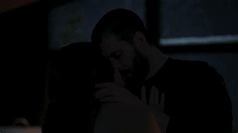 In the Dark 3x08 / Kiss Scene — Murphy and Felix (Perry。